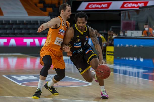 他们始终保 他们始终保